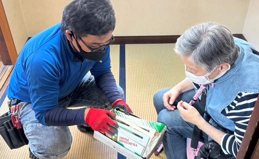 遺品の確認作業