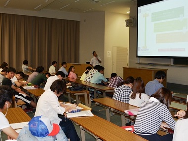 芦屋大学にて講義