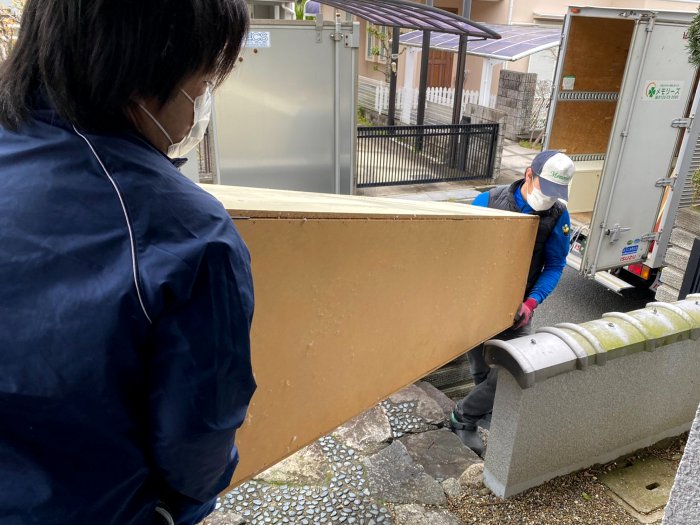 遺品の運搬作業の画像