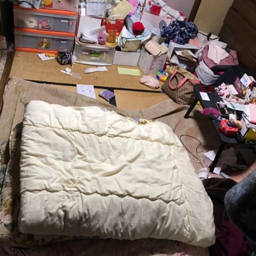 高齢者が住む部屋の様子