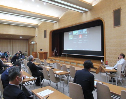 滋賀県庁新館にて講演