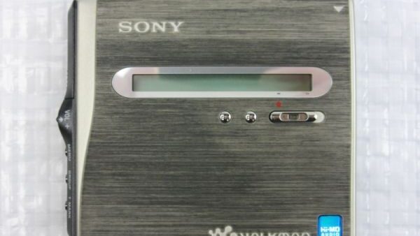 MDウォークマン SONY MZ-NH1　18.000円